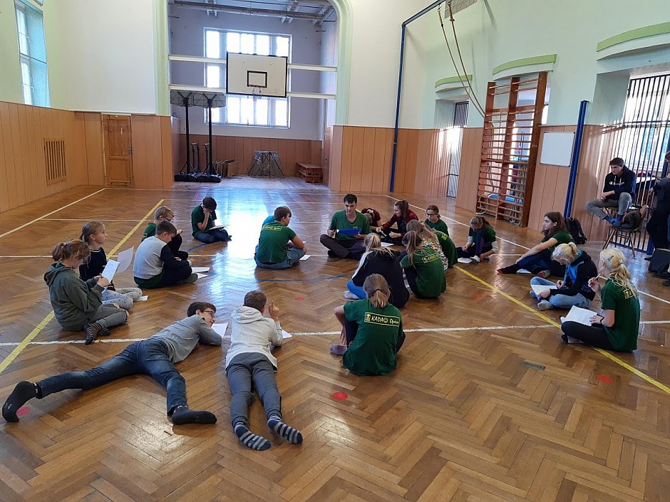 schůzka, v klubovně, různé (5)